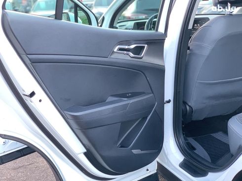 Kia Sportage 2023 белый - фото 18