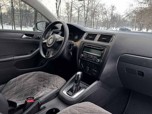 Volkswagen Jetta 2012 серый - фото 18