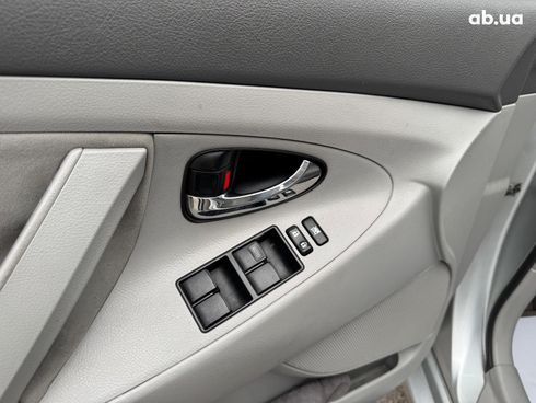 Toyota Camry 2007 серый - фото 18