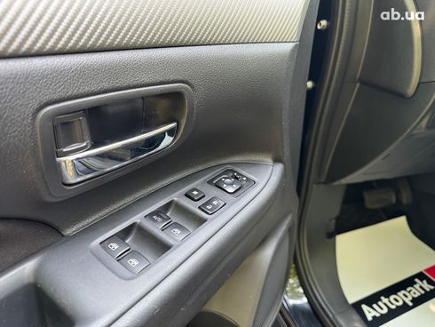 Mitsubishi Outlander 2018 черный - фото 20