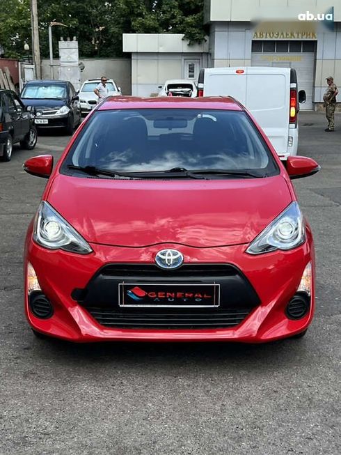 Toyota Prius 2015 - фото 2