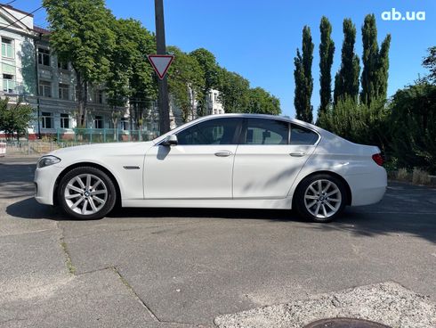 BMW 5 серия 2015 белый - фото 13
