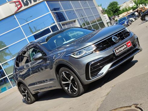 Volkswagen Tiguan 2020 серый - фото 17