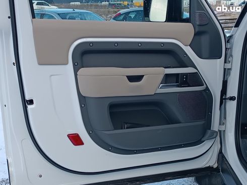 Land Rover Defender 2021 белый - фото 17