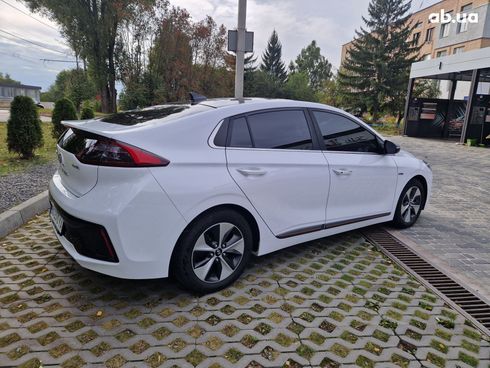 Hyundai IONIQ Electric 2017 белый - фото 15