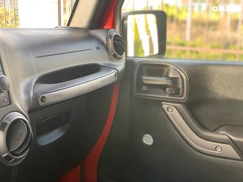 Jeep Wrangler 2015 красный - фото 36