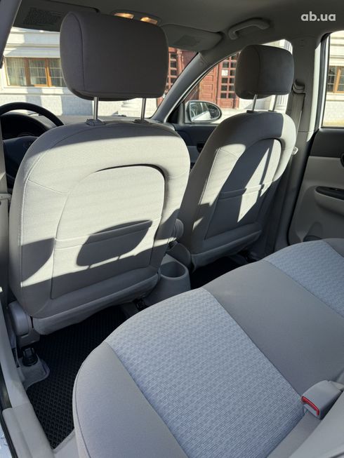 Hyundai Accent 2008 серебристый - фото 16