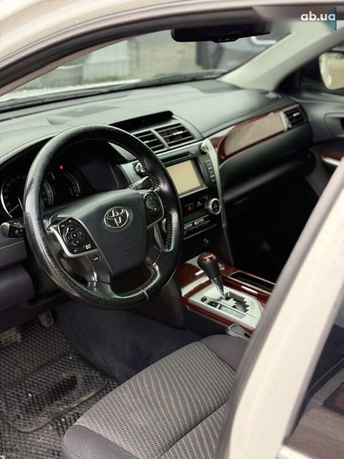 Toyota Camry 2011 - фото 6