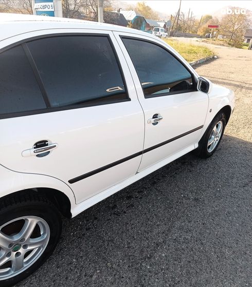 Skoda Octavia 2008 белый - фото 7