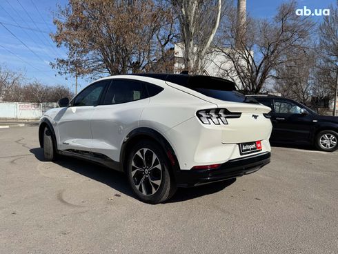 Ford Mustang Mach-E 2021 белый - фото 9