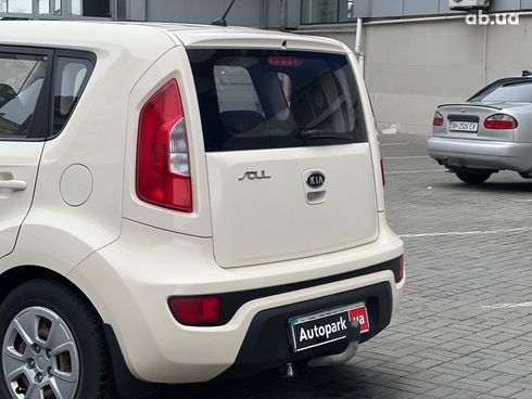 Kia Soul 2011 бежевый - фото 12