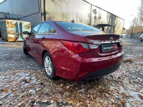 Hyundai Sonata 2014 красный - фото 25
