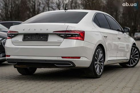 Skoda Superb 2020 - фото 10