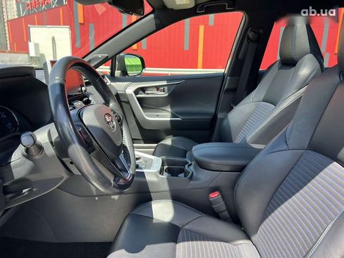 Toyota RAV4 2020 - фото 30
