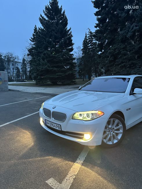 BMW 5 серия 2011 белый - фото 12