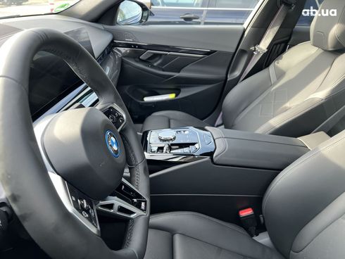 BMW i5 2023 - фото 33