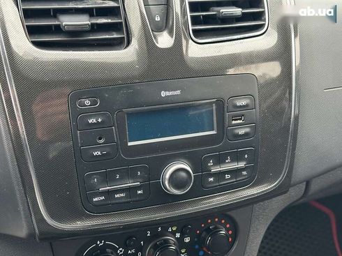 Renault Sandero 2019 - фото 17