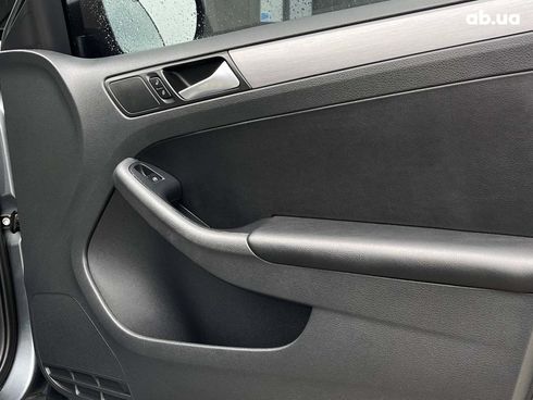 Volkswagen Jetta 2016 серый - фото 18