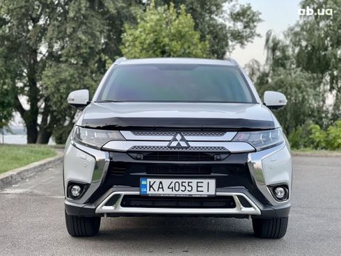 Mitsubishi Outlander 2020 - фото 2