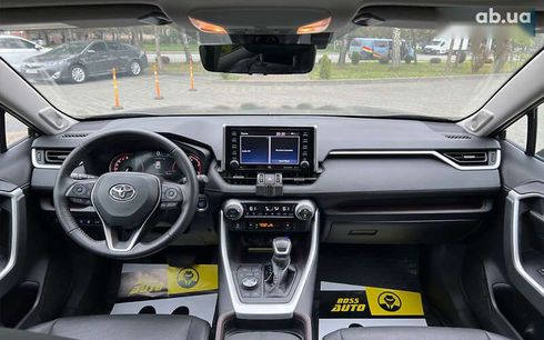 Toyota RAV4 2021 - фото 11