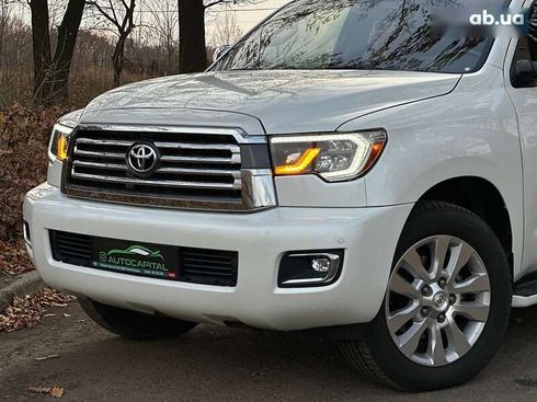 Toyota Sequoia 2016 - фото 2