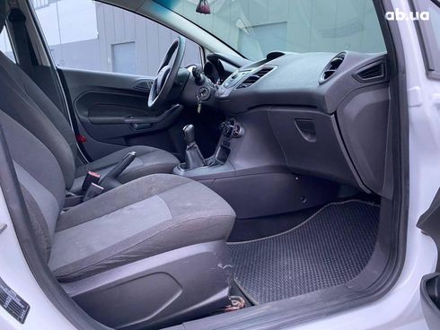 Ford Fiesta 2013 белый - фото 22