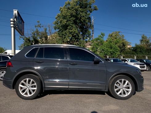 Volkswagen Tiguan 2018 серый - фото 4