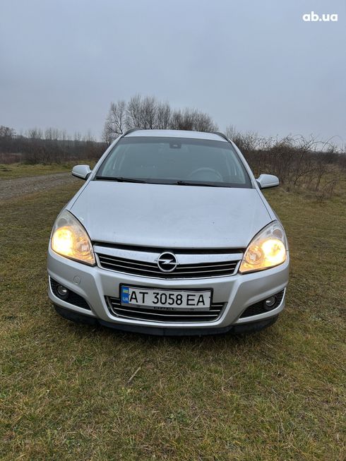 Opel Astra 2008 серебристый - фото 9