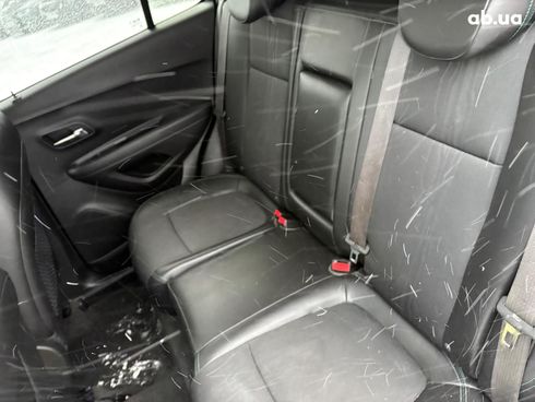 Chevrolet Trax 2016 белый - фото 38