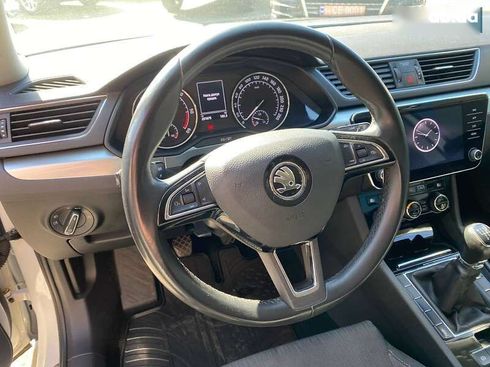 Skoda Superb 2019 - фото 14