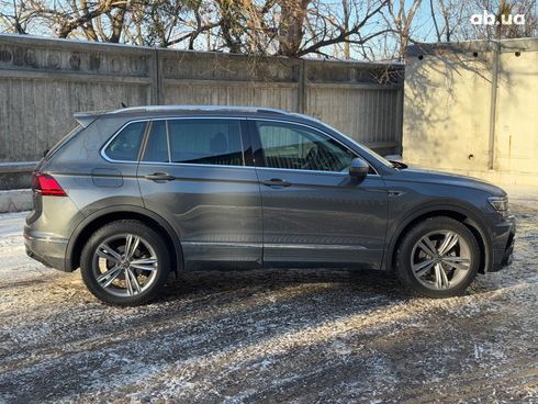 Volkswagen Tiguan 2020 серый - фото 5