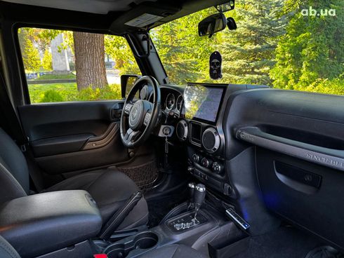 Jeep Wrangler 2016 серый - фото 30