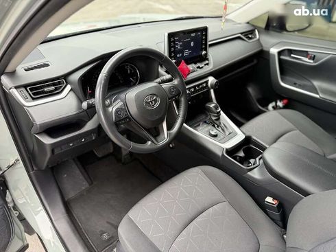 Toyota RAV4 2019 - фото 15