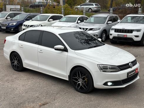Volkswagen Jetta 2012 белый - фото 13