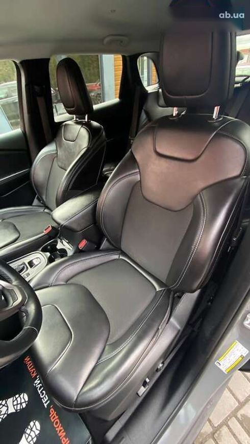 Jeep Cherokee 2019 - фото 17