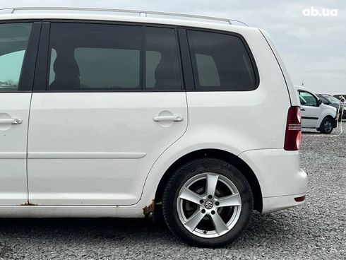 Volkswagen Touran 2009 белый - фото 5