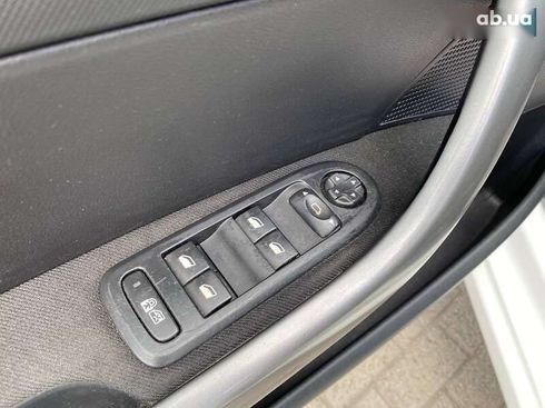 Peugeot 308 2012 - фото 17