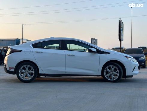 Chevrolet Volt 2017 белый - фото 11