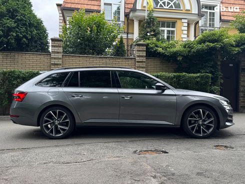 Skoda Superb 2022 серый - фото 9