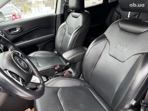 Jeep Compass 2020 серый - фото 40