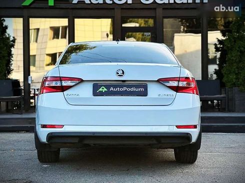 Skoda Superb 2019 - фото 12