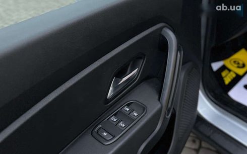 Renault Duster 2019 - фото 19