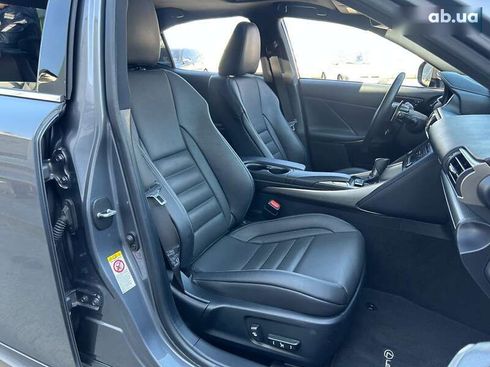 Lexus IS 2018 - фото 9