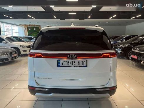 Kia Carnival 2021 - фото 5
