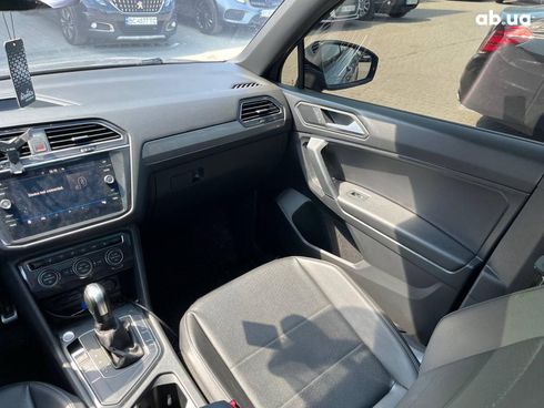 Volkswagen Tiguan 2020 серый - фото 28