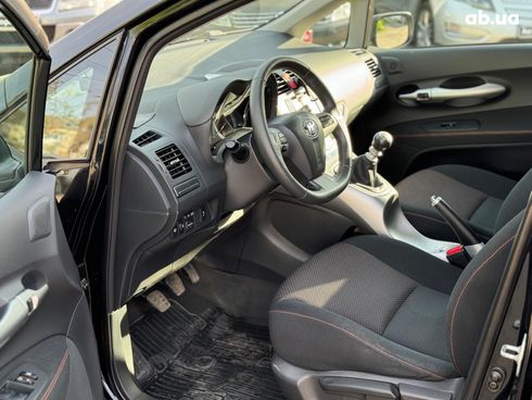 Toyota Auris 2010 черный - фото 15