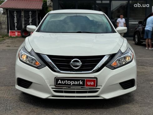 Nissan Altima 2018 белый - фото 2