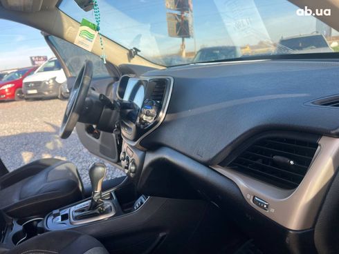 Jeep Cherokee 2013 черный - фото 34