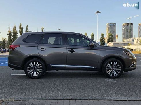 Mitsubishi Outlander 2018 - фото 7