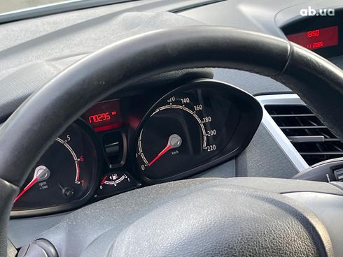 Ford Fiesta 2012 белый - фото 57